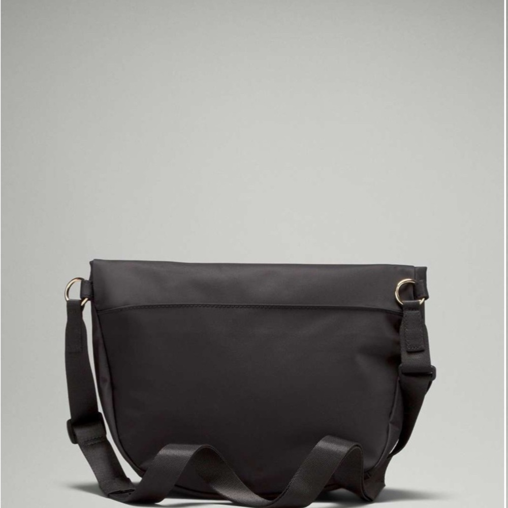 Lululemon All Night Festival Bag 5L Black/Gold NWOT excellent condition - Picture 6 of 7